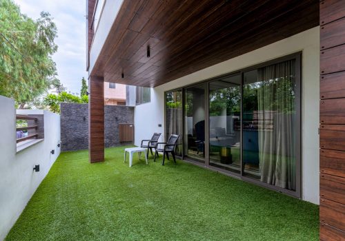 luxury-house-lawn_designfoundation